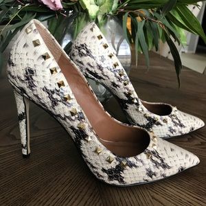 Steve Madden Snakeskin Pumps Size 10
